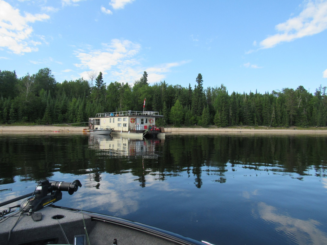 Lac Seul Floating Lodges
