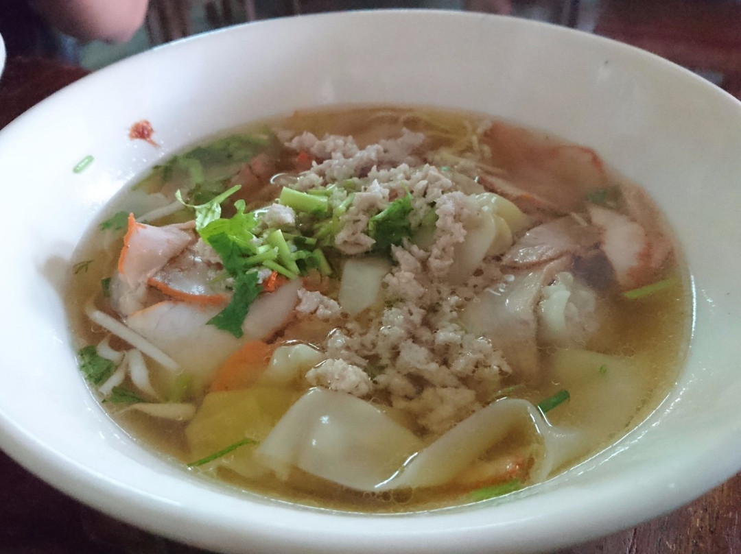 汪粮餐馆和美食-Ba Mee Keaw Khao Soi Nuea-Kai