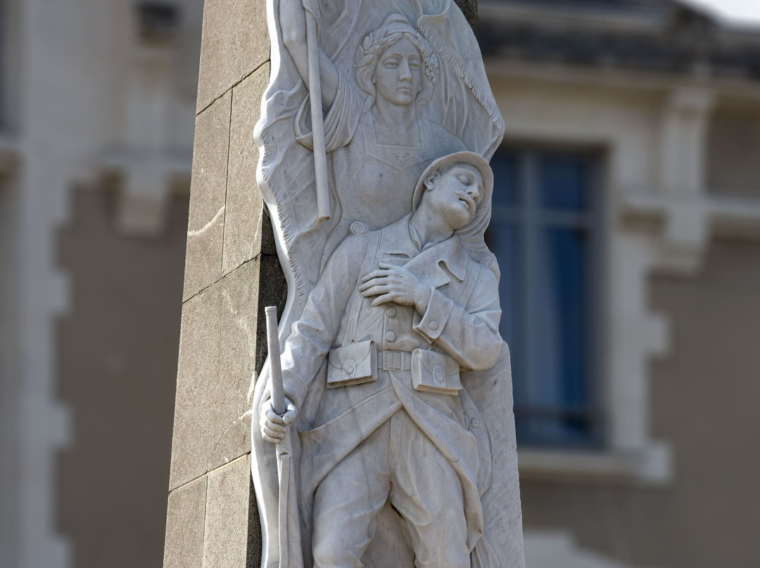 Monument Aux Morts景点图片