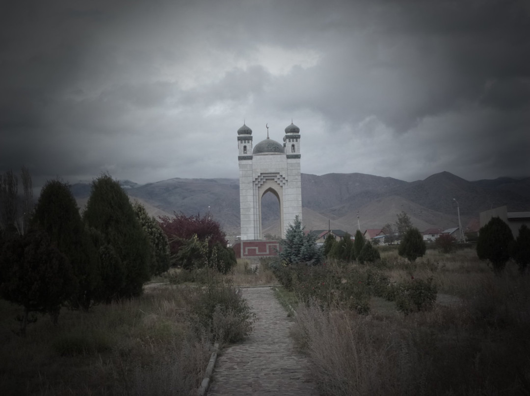Oluya Cholpon Ata Mausoleum-乔尔蓬阿塔必去景点