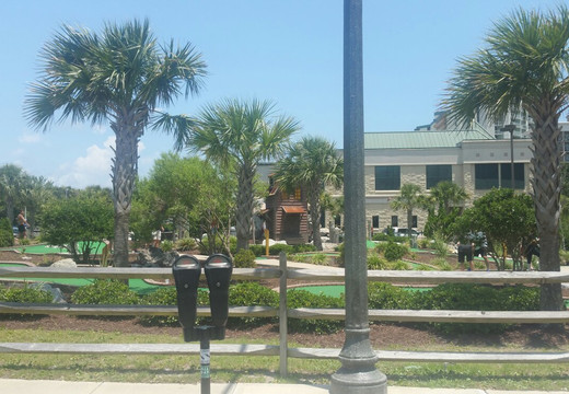 Lost Mine Miniature Golf Course-美特尔海滩必去景点