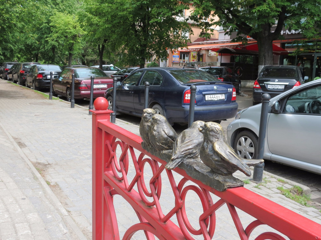 Sculpture The Cat and the Three Birds景点图片