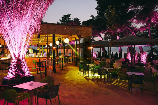 Makarana Bar-玛卡沙必去景点