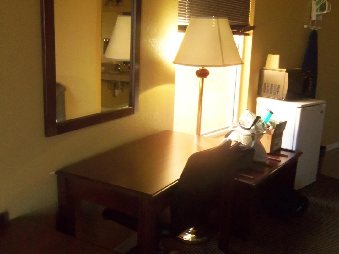 Holiday Lodge & Suites McAlester主图