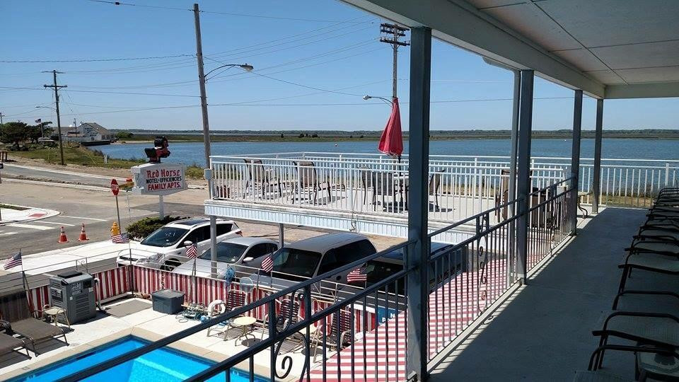Red Horse On-The-Lake Motel主图