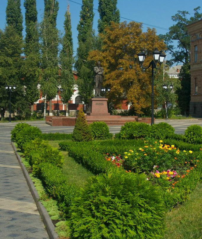 Volodymyr Vynnychenko Statue景点图片