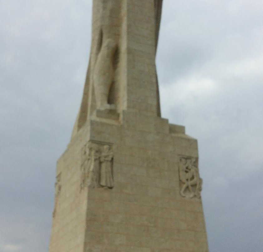 Monumento a Colón-韦尔瓦必去景点