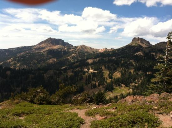 Lassen Volcanic National Park Hiking Trails景点图片