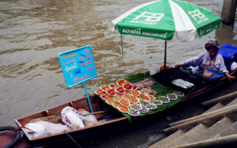 Tha Kha Floating Market景点图片