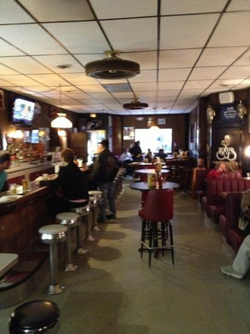 Frontier餐馆和美食-Ray's Tavern