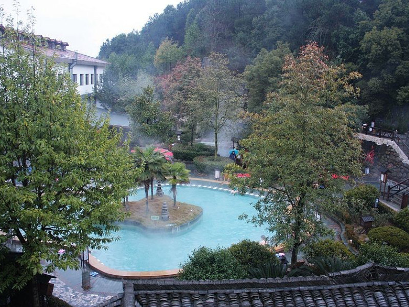 唐风露天温泉度假村主图