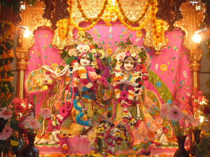 ISKCON V.V Nagar, Sri Sri Radha Giridhari