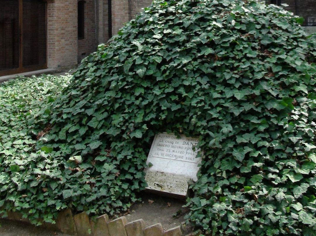 Dante's tomb and Quadrarco of Braccioforte景点图片
