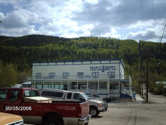 Triple J Hotel and Cabins主图