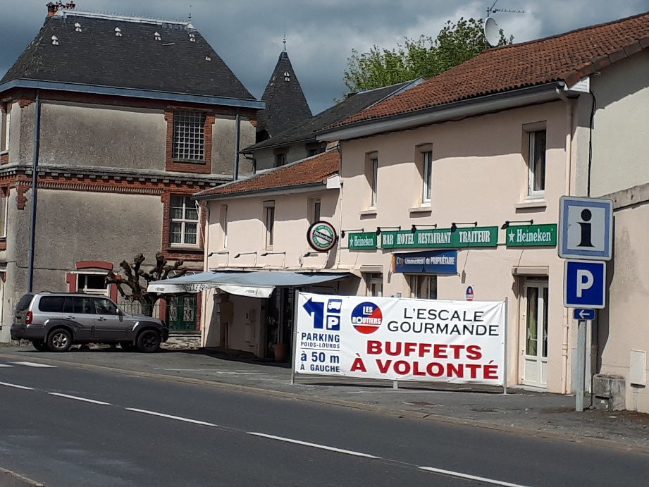 Saint-Hilaire-les-Places旅游攻略图片