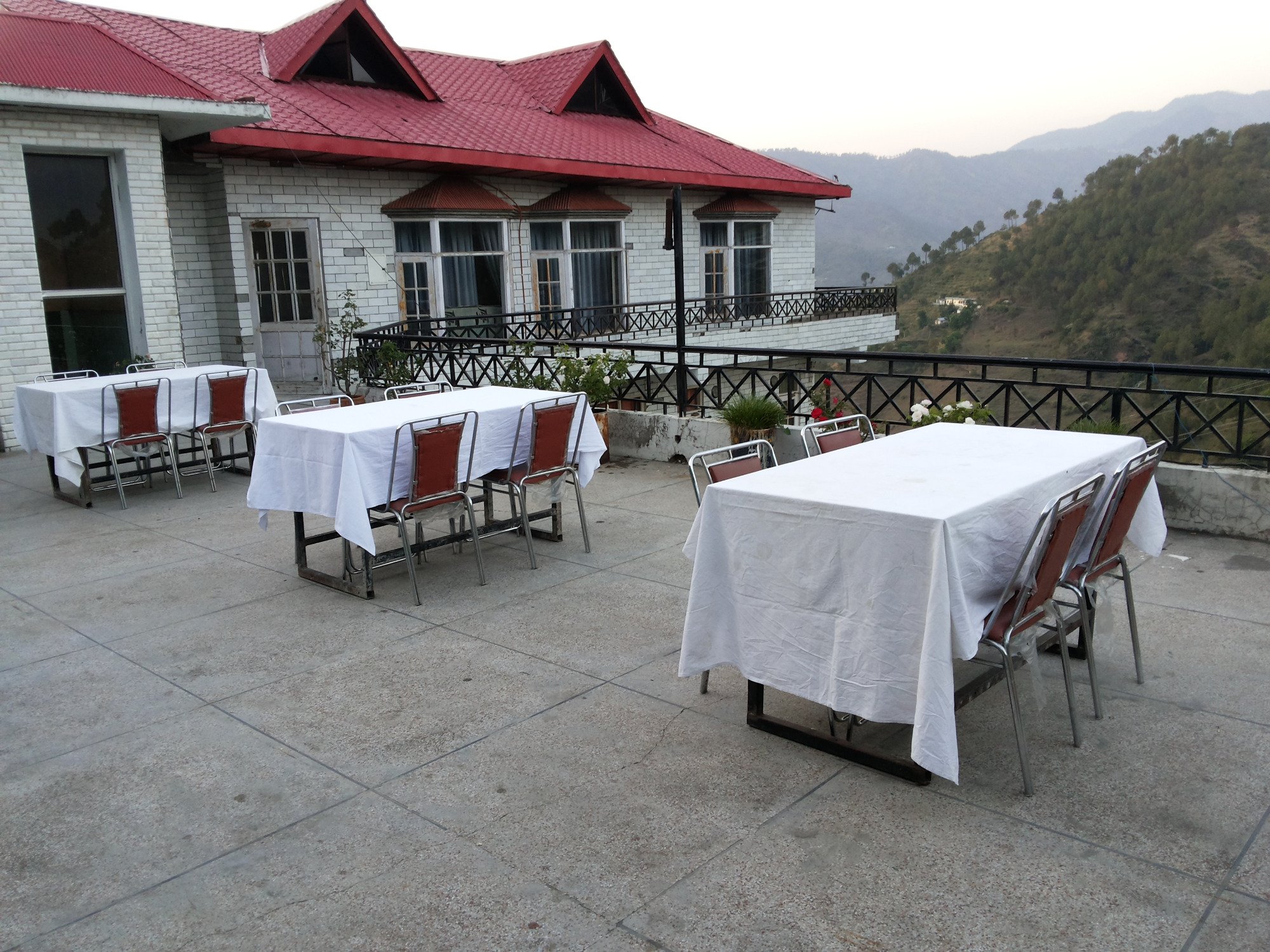 Chiranjeev Hotel, Bar & Restaurant-浴室
