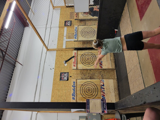 Bad Axe Throwing Winnipeg-温尼伯必去景点