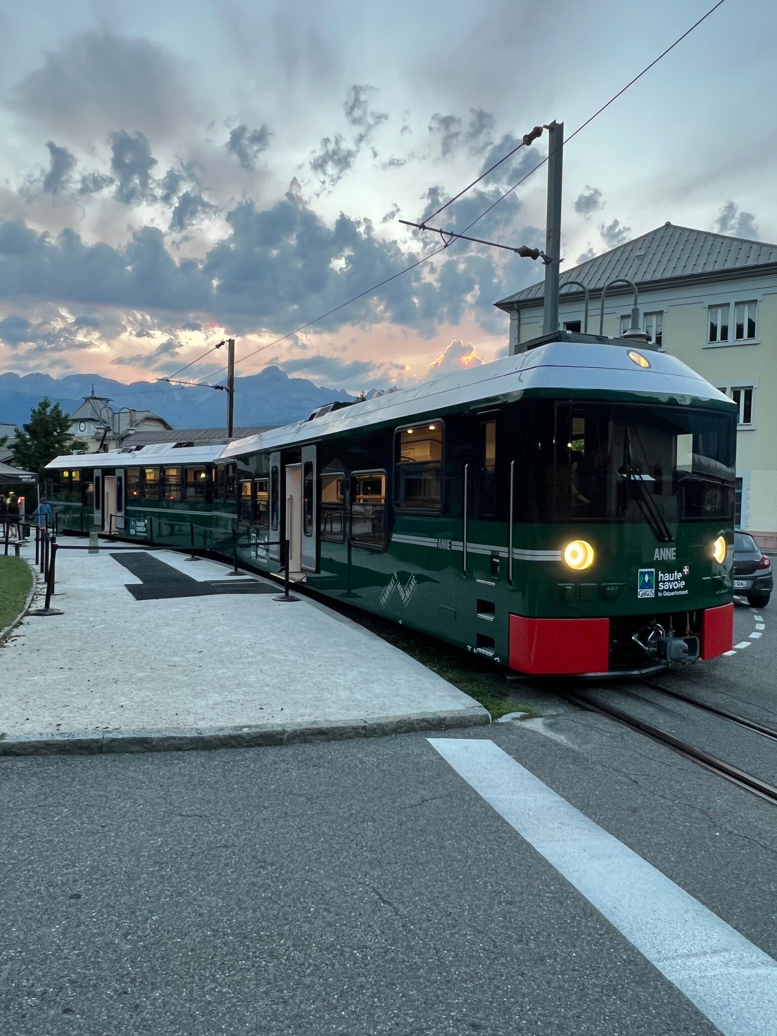 加雷斯酒店-官方