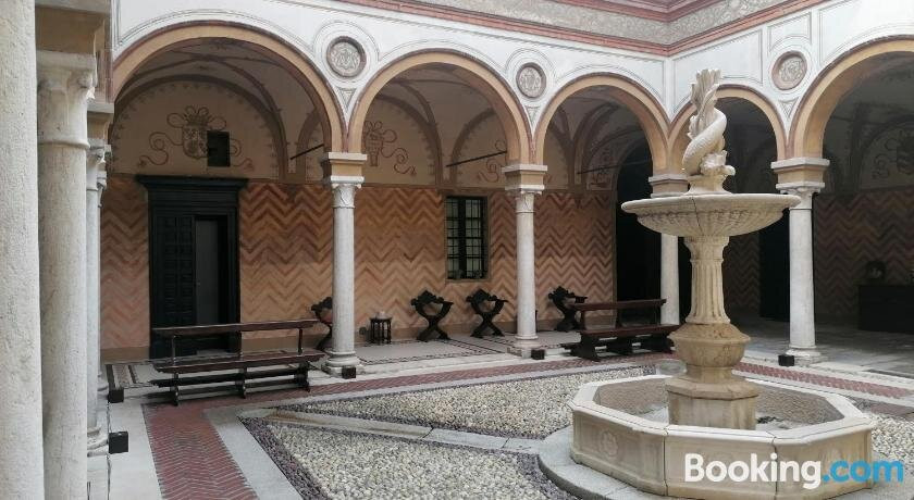 Foresteria Palazzo Guazzoni Zaccaria主图