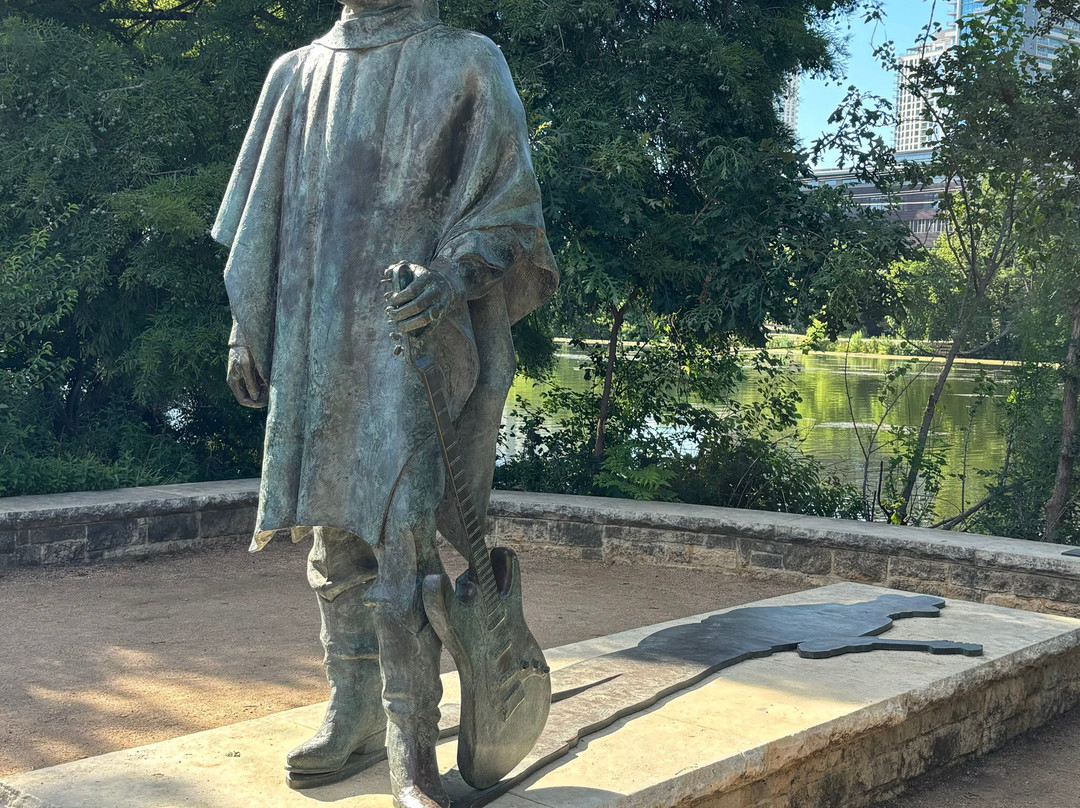 Stevie Ray Vaughan Statue-奥斯丁必去景点