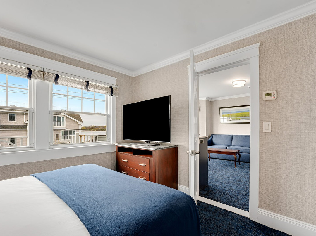 纽波特海滩套房酒店主图