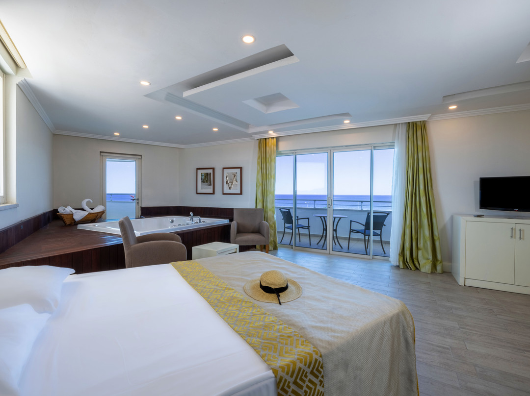 Crystal Hotels Admiral Resort Suites Spa主图