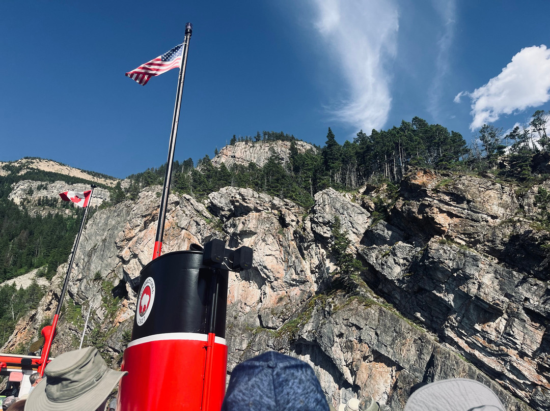 Waterton Shoreline Cruise Co.景点图片