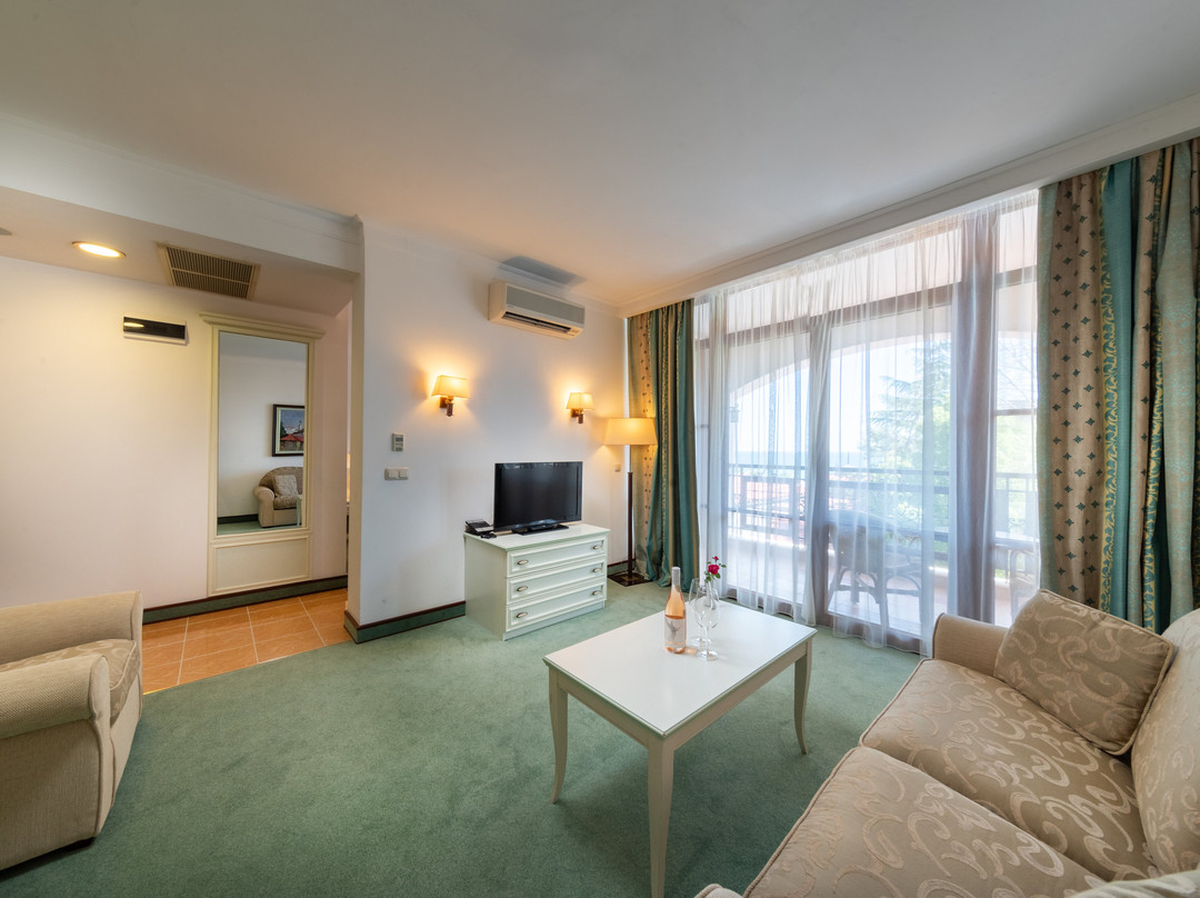 Helena Park Hotel主图