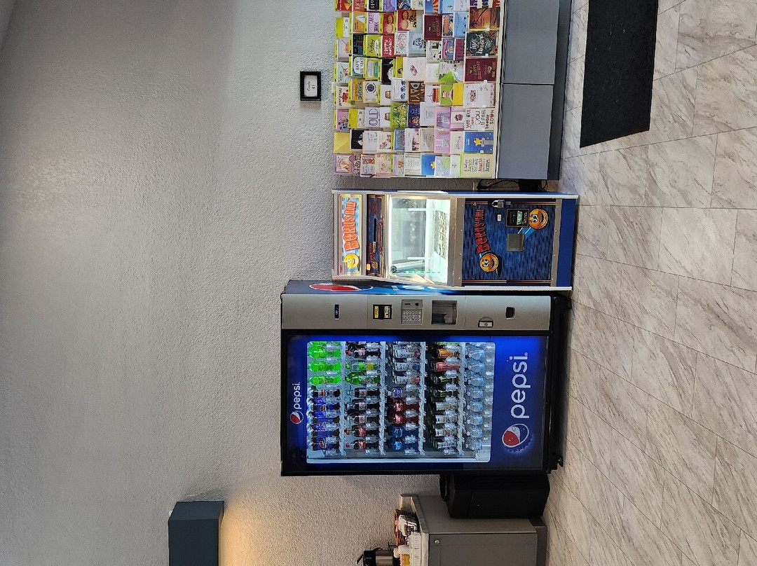 The Oasis Hotel & Bar主图