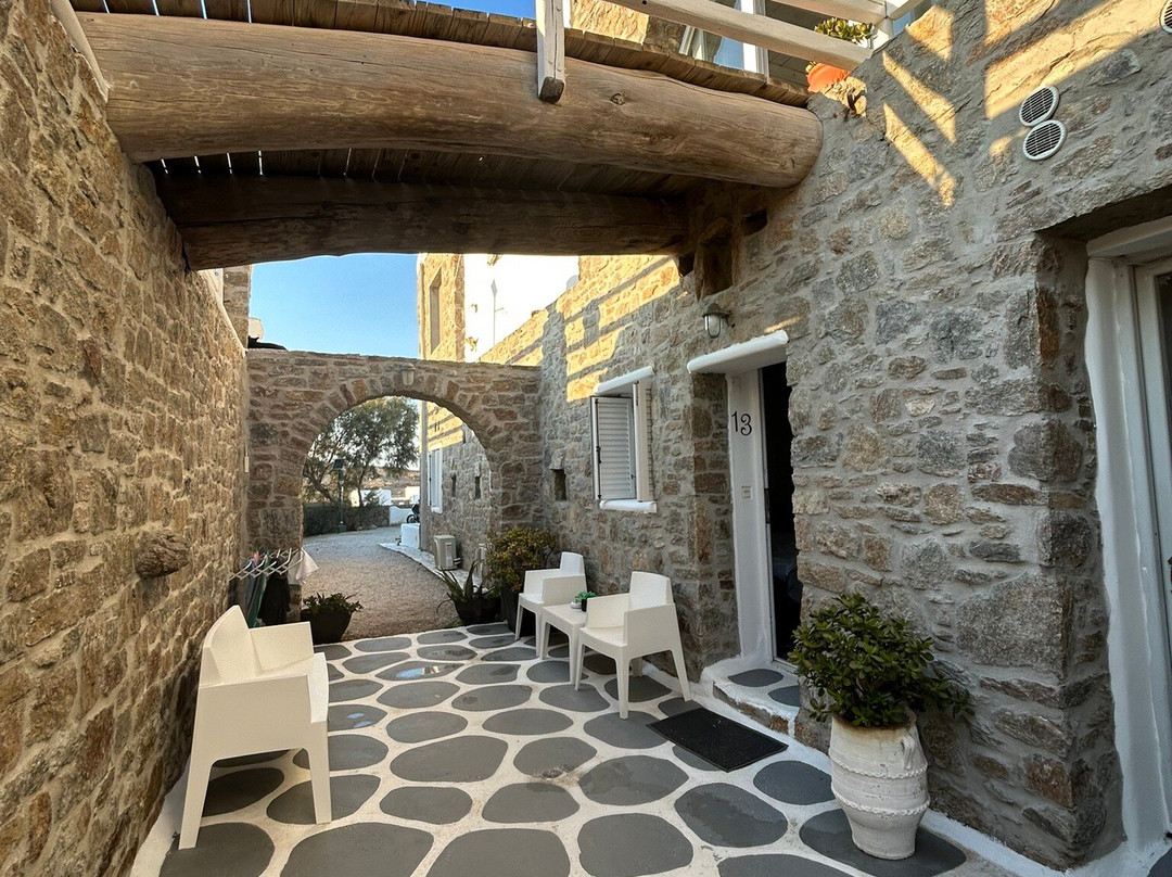 Eleni's Village Suites主图