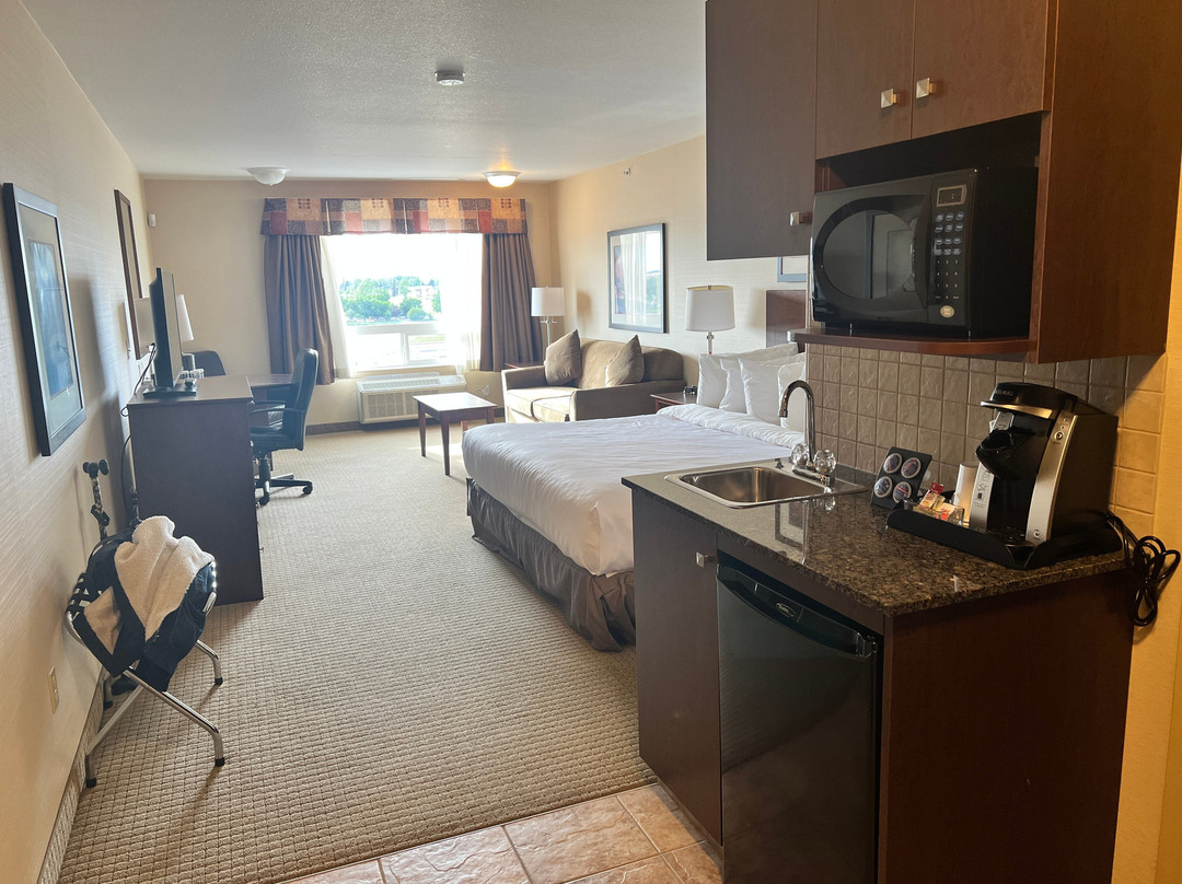 华美达高地河流酒店主图