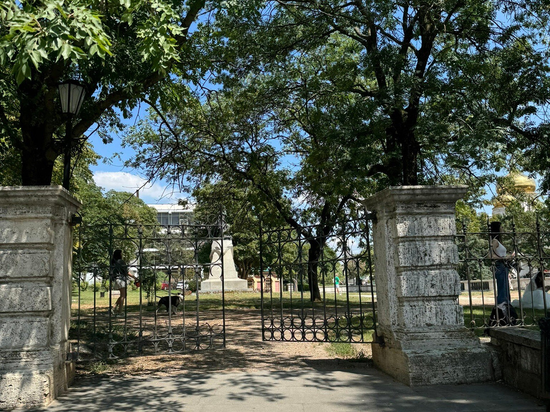 Lermontov Monument景点图片