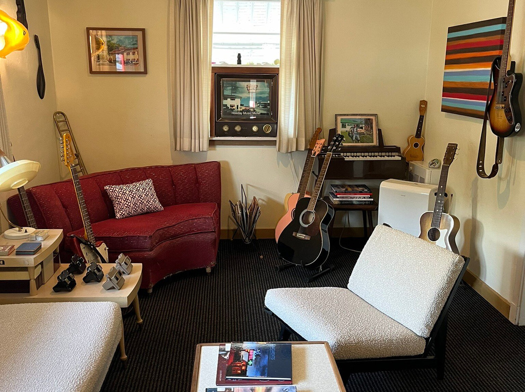 Holiday Music Motel主图