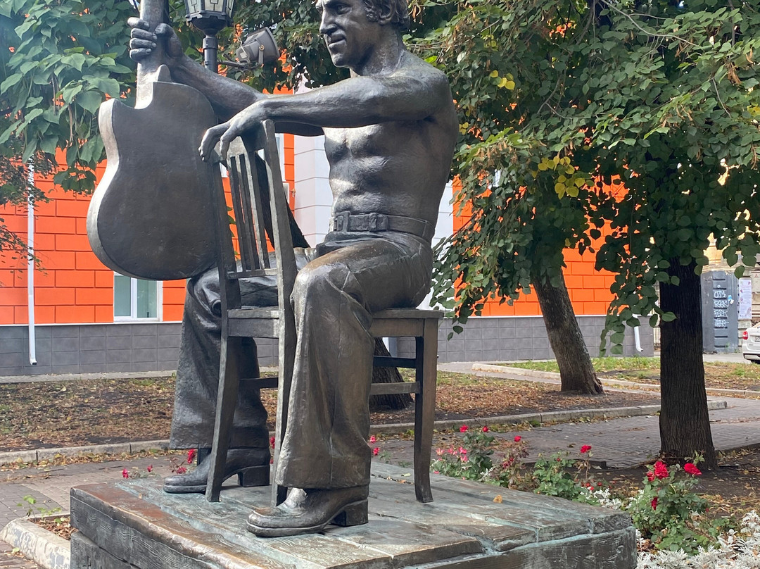 Vysotskiy Statue景点图片