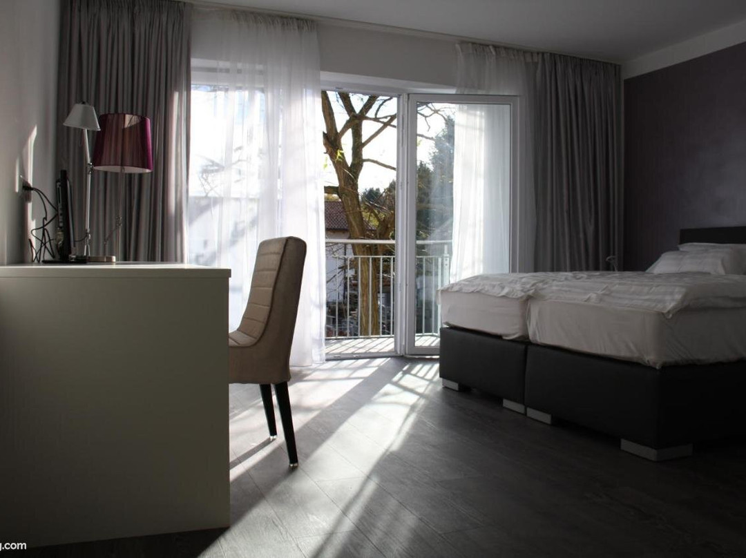 Victoria Living主图