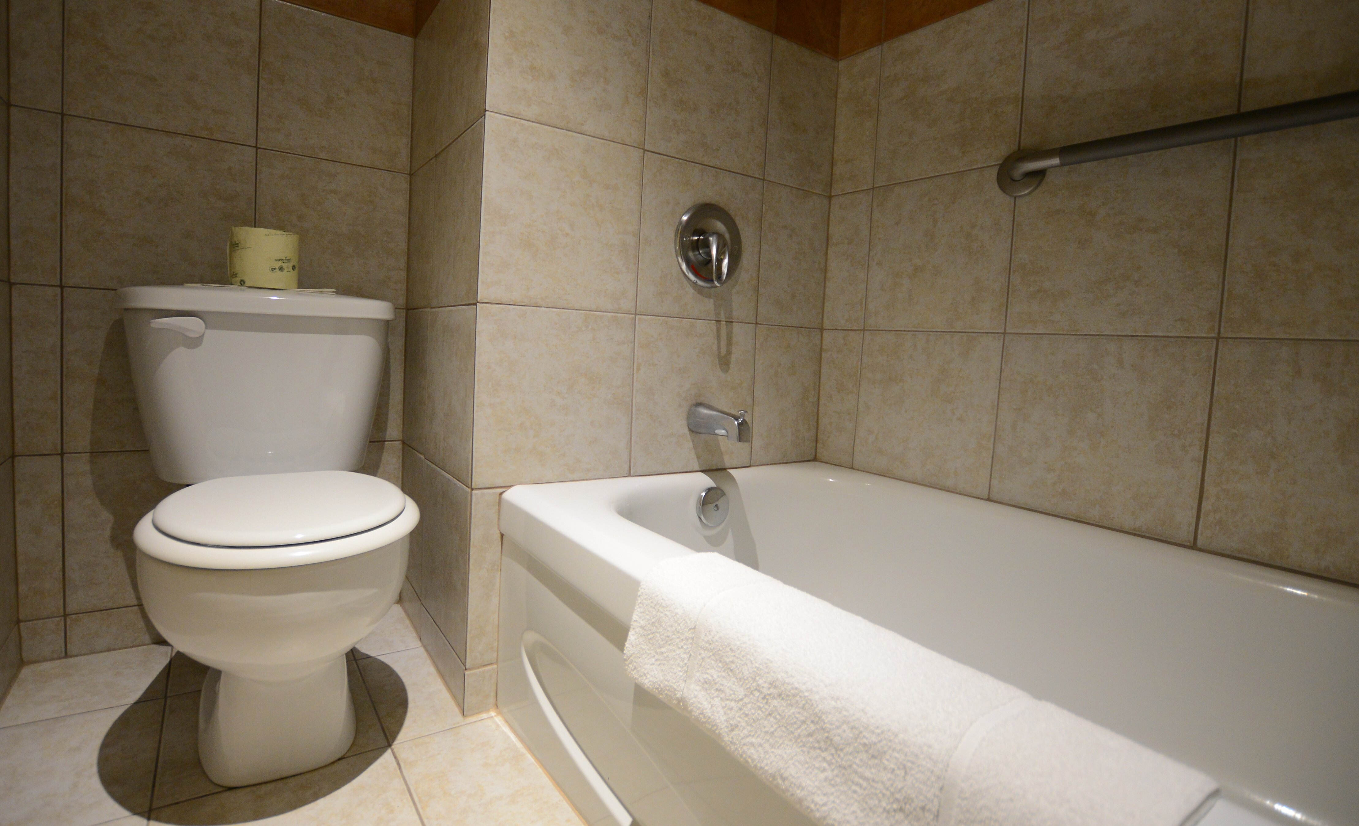 Hotel La Sagueneenne-浴室