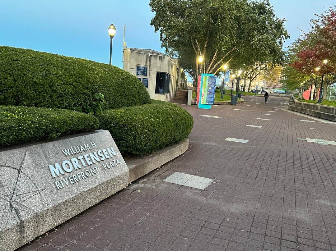 Mortensen Riverfront Plaza-哈特福德必去景点