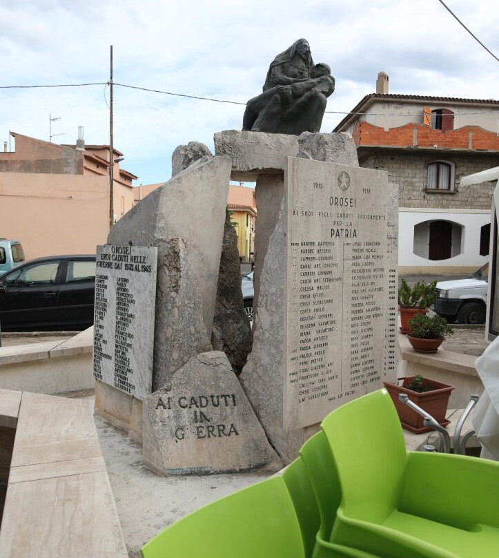 Monumento Ai Caduti-奥罗塞必去景点