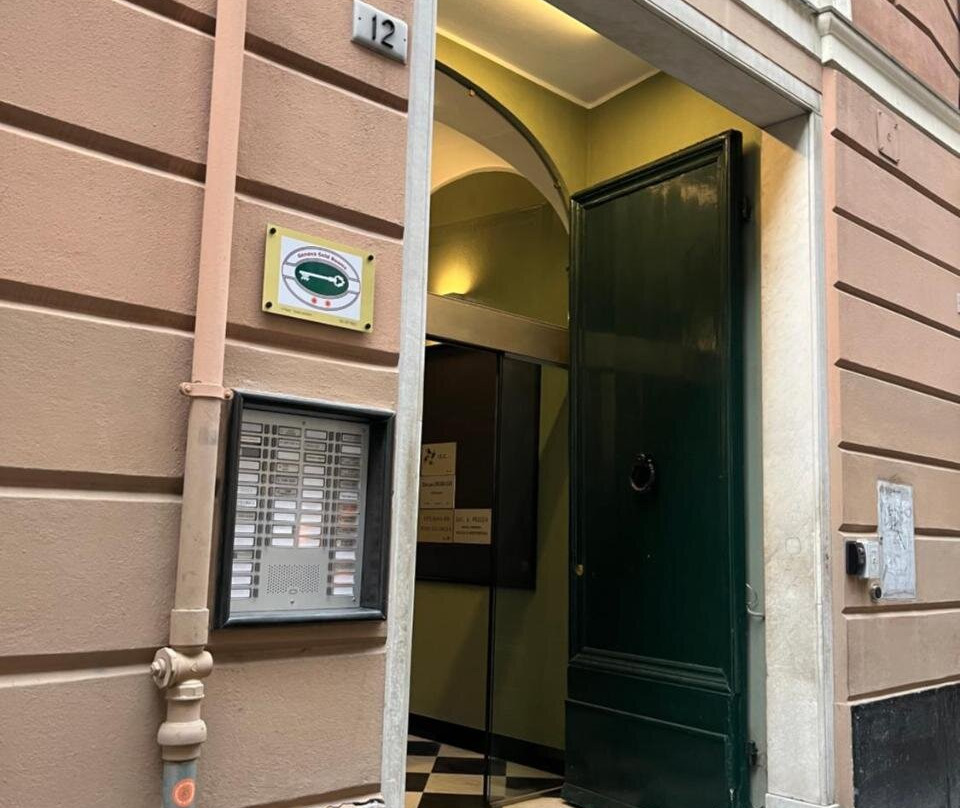 Genova Gold Rooms