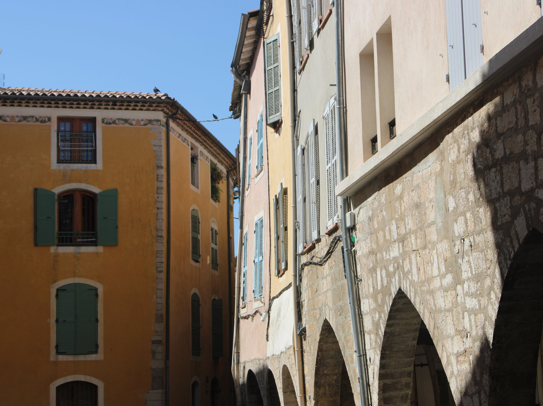 Centre Vile Saint-Maximin-la-Sainte-Baume-Saint-Maximin-la-Sainte-Baume必去景点