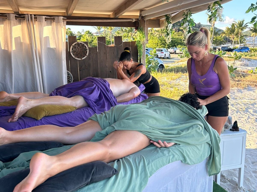 Colibri Massage Sxm-东方湾必去景点