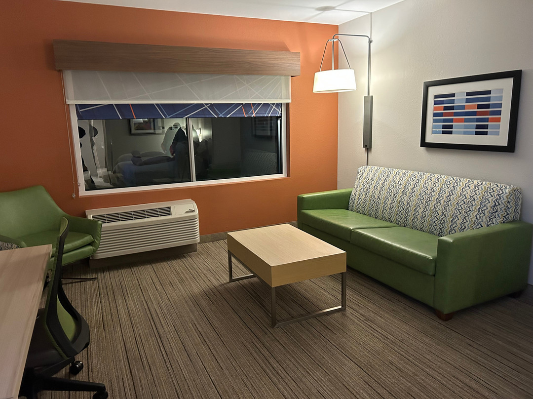 Holiday Inn Express & Suites Staunton by IHG主图