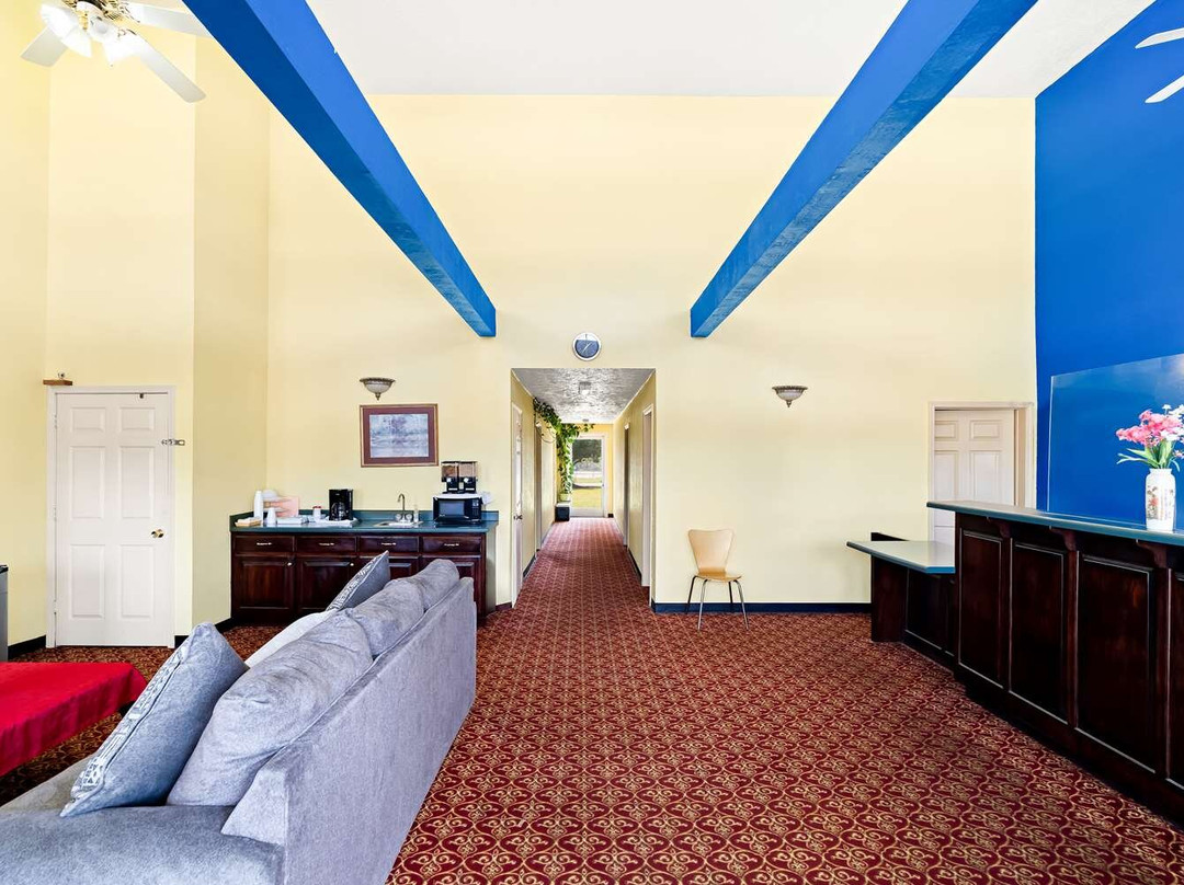 Americas Best Value Inn & Suites Mt. Pleasant主图