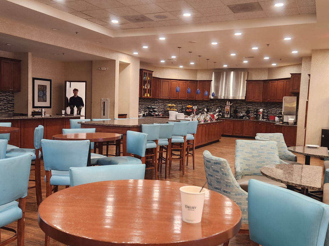 Drury Inn & Suites St. Louis Brentwood主图