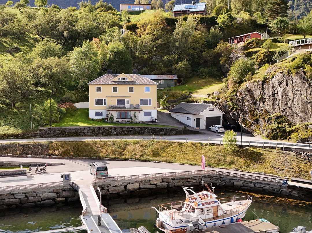 Svingen Guesthouse - Panoramic Fjord Views in Flåm
