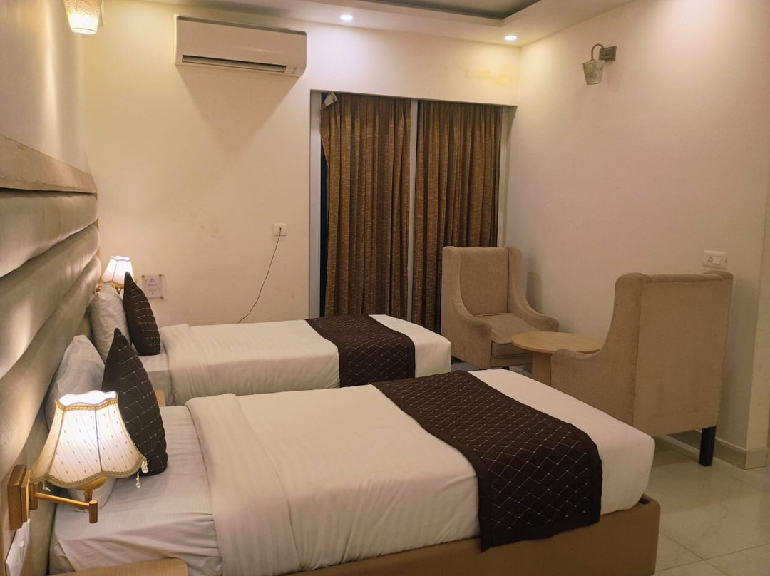 Hotel White Rock By The Solitaire Hospitality主图