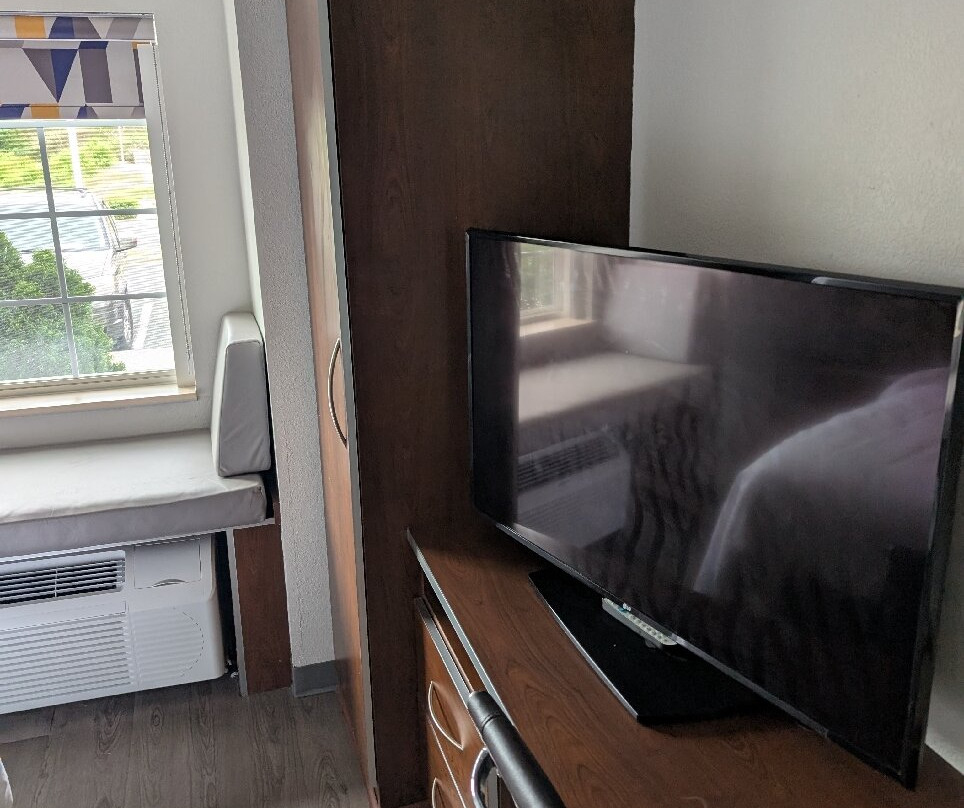 大学医学园区温德姆麦克罗特套房酒店主图