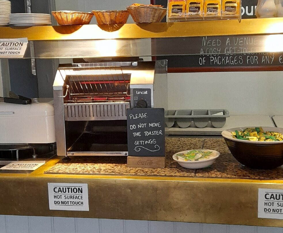 Cedars Inn Hotel主图