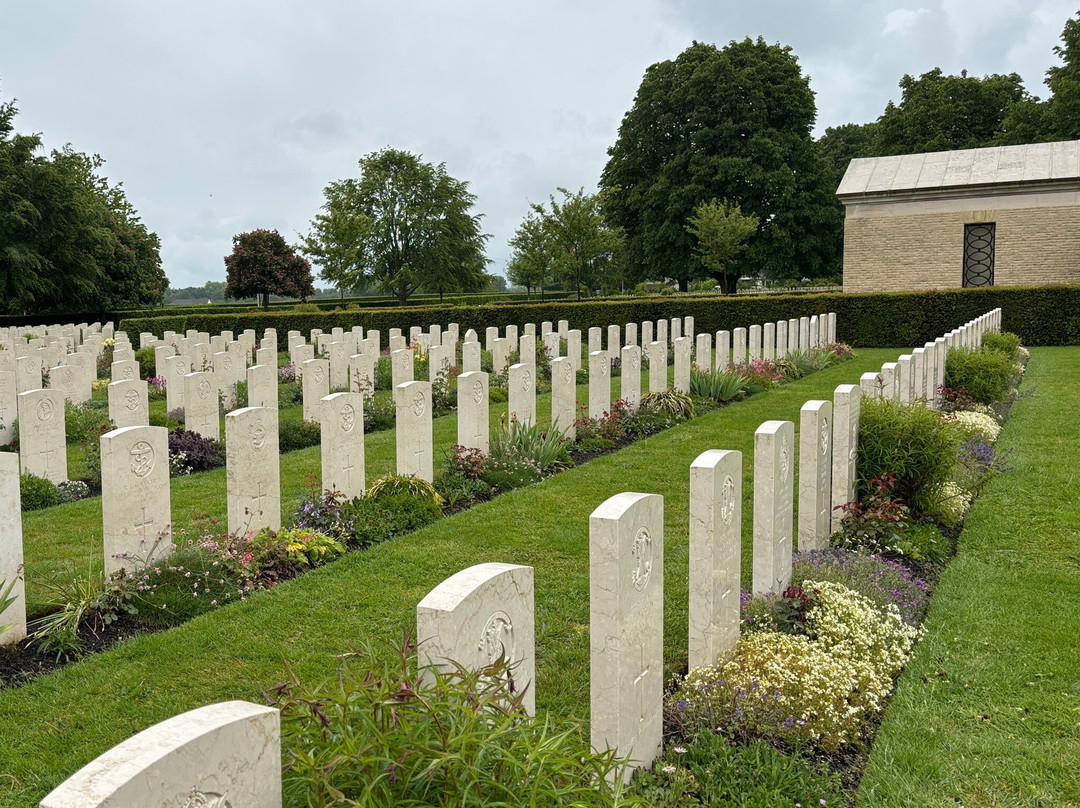Bayeux War Cemetery-巴约必去景点