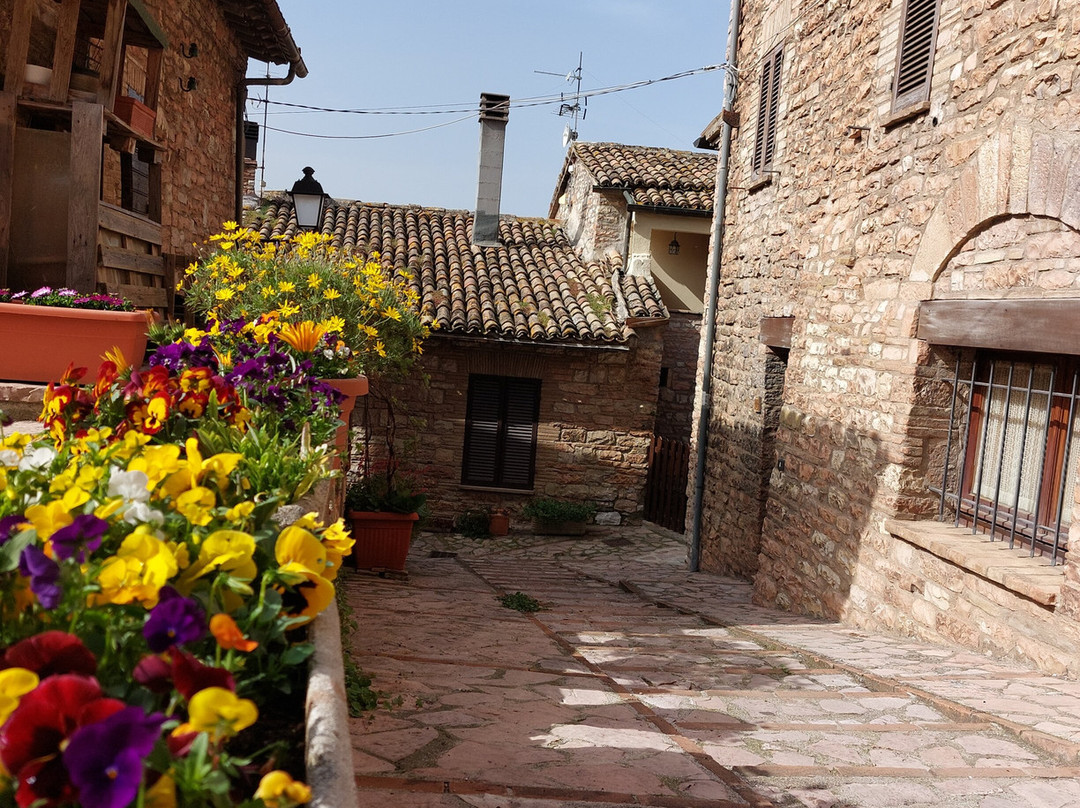Borgo Antico di Colle Pino-Spello必去景点